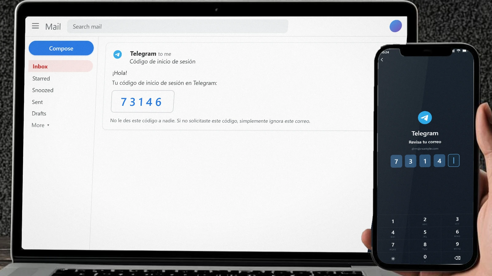 Un portátil con el correo del código de entrada de Telegram abierto y un teléfono con la pantalla para escribir ese código.